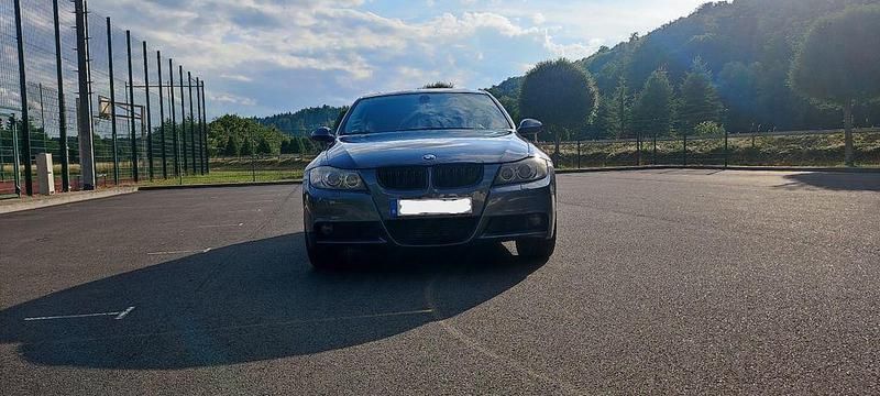 Grau Gebraucht 2007 BMW 320 Limousine | 4.990 € (Fairer Preis) - Bild 1/4