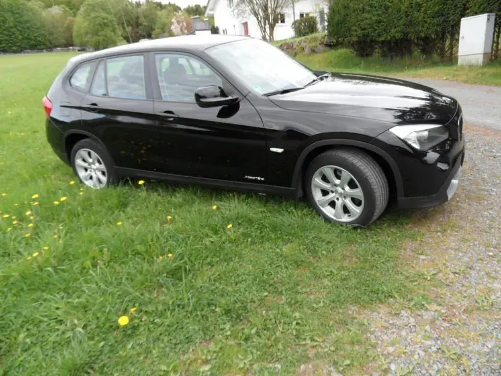 Gebraucht BMW X1 143 PS (105 kW) 2011 Schwarz SUV