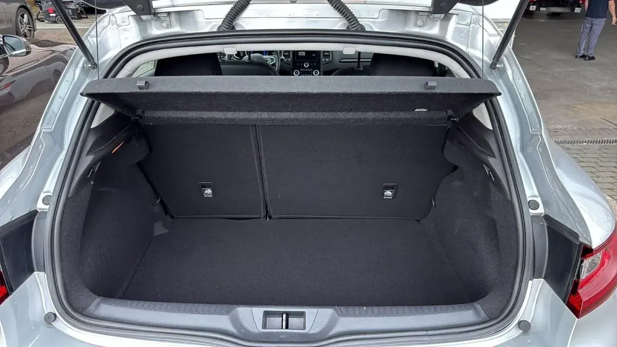 Gebraucht Renault Mégane Life 101 PS (74 kW) 2016 Silber Limousine