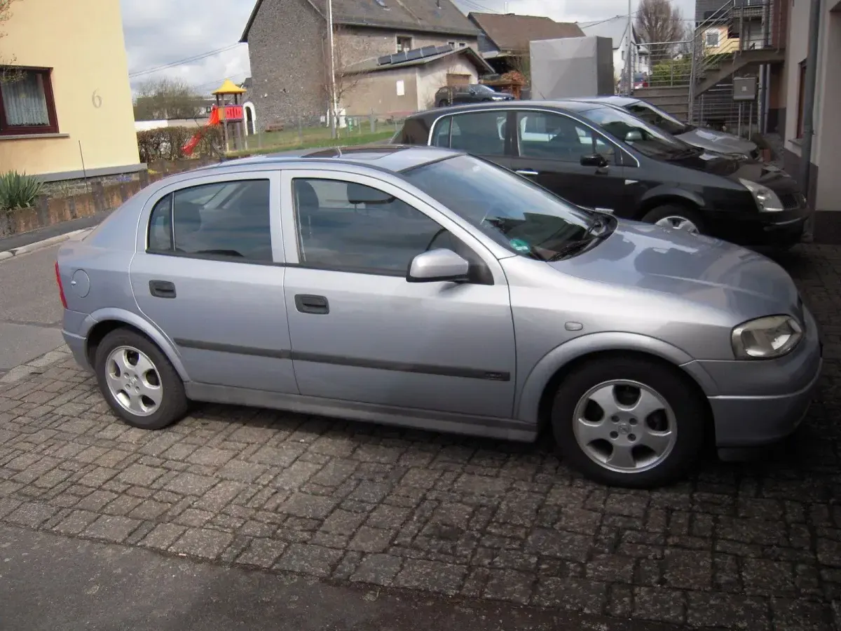 Usata Opel Astra 101 CV (74 kW) 2001 Argento Berlina