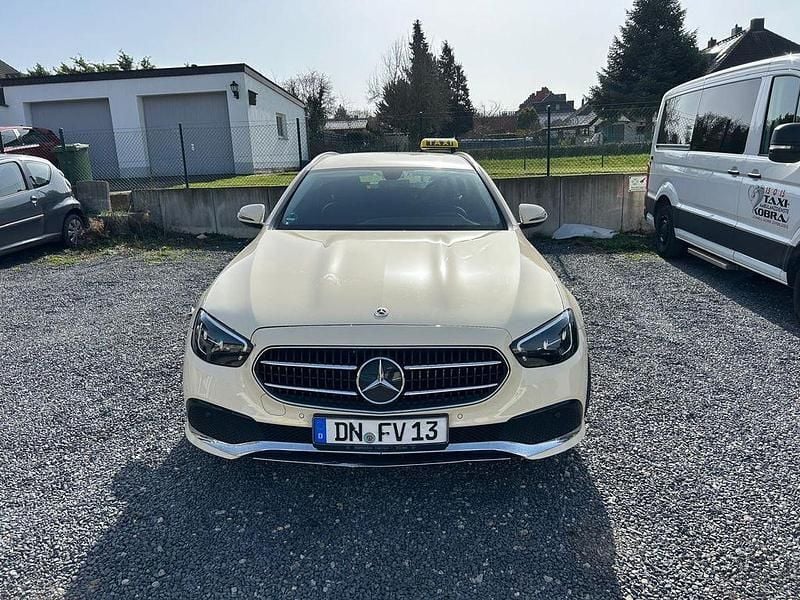 Gebraucht Mercedes E200 160 PS (117 kW) 2023 Beige Limousine