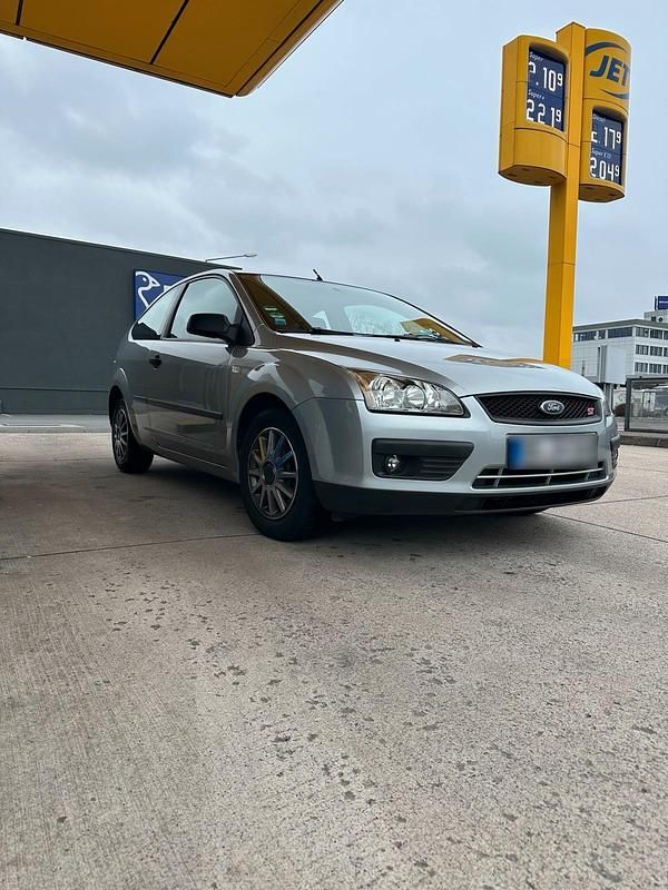 Gebraucht Ford Focus 102 PS (75 kW) 2005 Silber Limousine