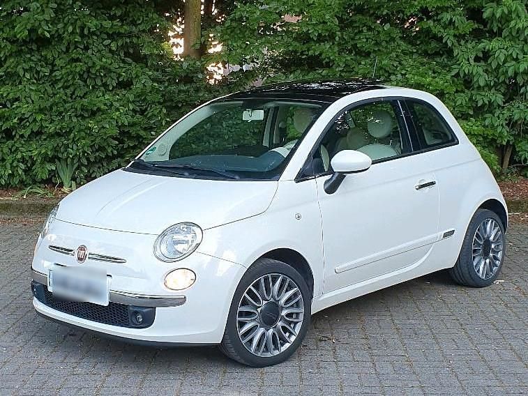 Weiß Gebraucht 2015 Fiat 500 Kleinwagen | 6.500 € - Bild 1/4