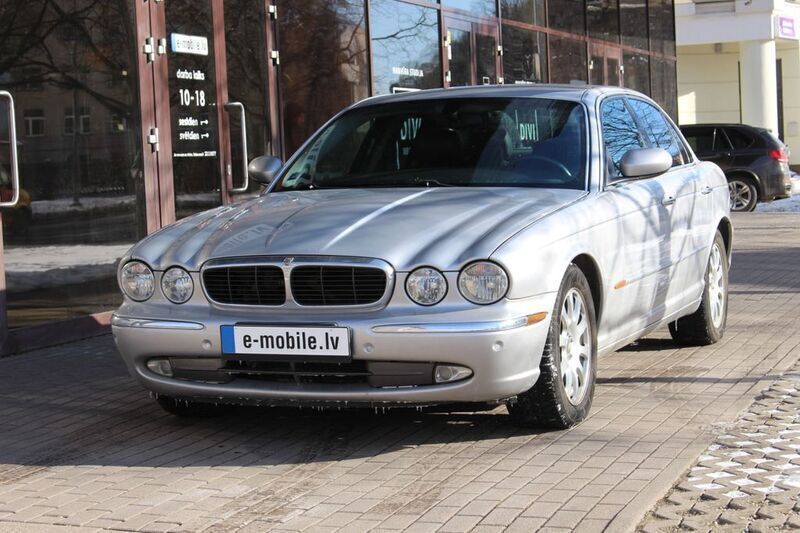 Silber Gebraucht 2003 Jaguar XJ8 Limousine | 3.900 € (Superpreis) - Bild 1/4