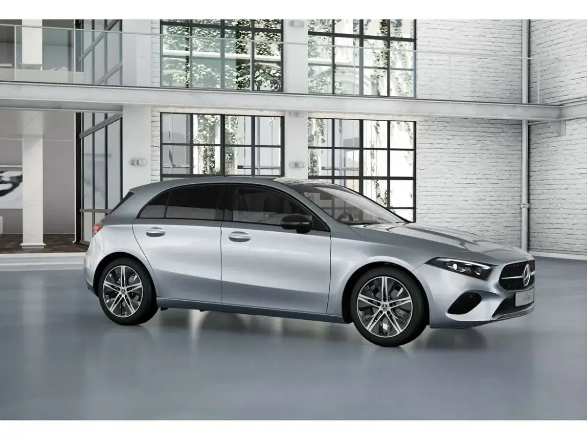 Neu Mercedes A180 Night 136 PS (100 kW) 2026 Silber Limousine