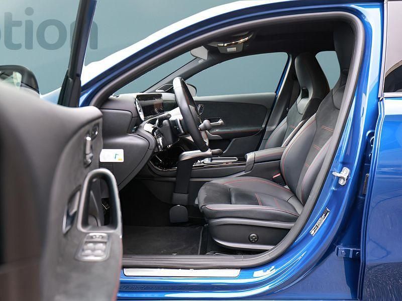 Gebraucht Mercedes A250 224 PS (164 kW) 2024 Blau Kleinwagen