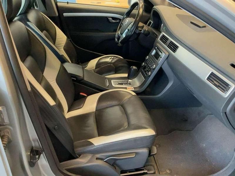 Gebraucht Volvo V70 R-Design 203 PS (149 kW) 2011 Electric silver / metallic Kombi