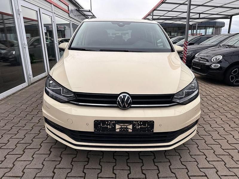 Gebraucht VW Touran 150 PS (110 kW) 2024 Beige Van / Kleinbus