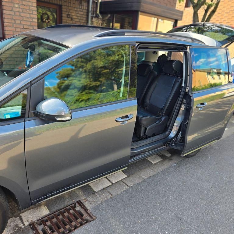 Grau Gebraucht 2016 Seat Alhambra CONNECT Van / Kleinbus | 19.000 € (Fairer Preis) - Bild 1/4