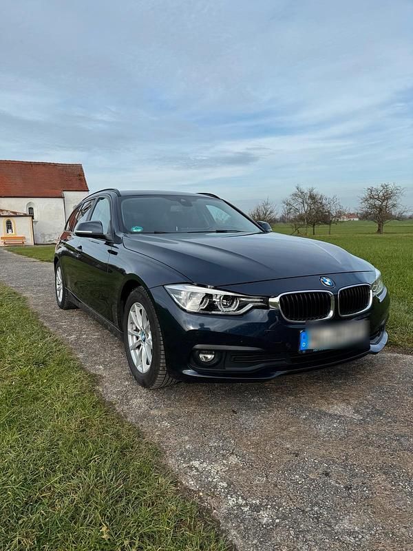 Blau Gebraucht 2015 BMW 320 Efficient Dynamics Kombi | 12.500 € (Fairer Preis) - Bild 1/4