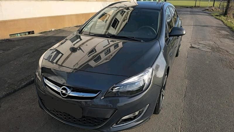 Grau Gebraucht 2015 Opel Astra Kombi | 5.450 € (Superpreis) - Bild 1/4