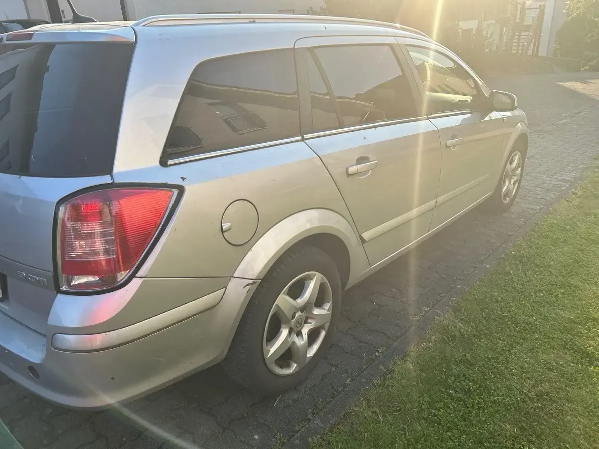 Gebraucht Opel Astra Edition 120 PS (88 kW) 2007 Silber Kombi