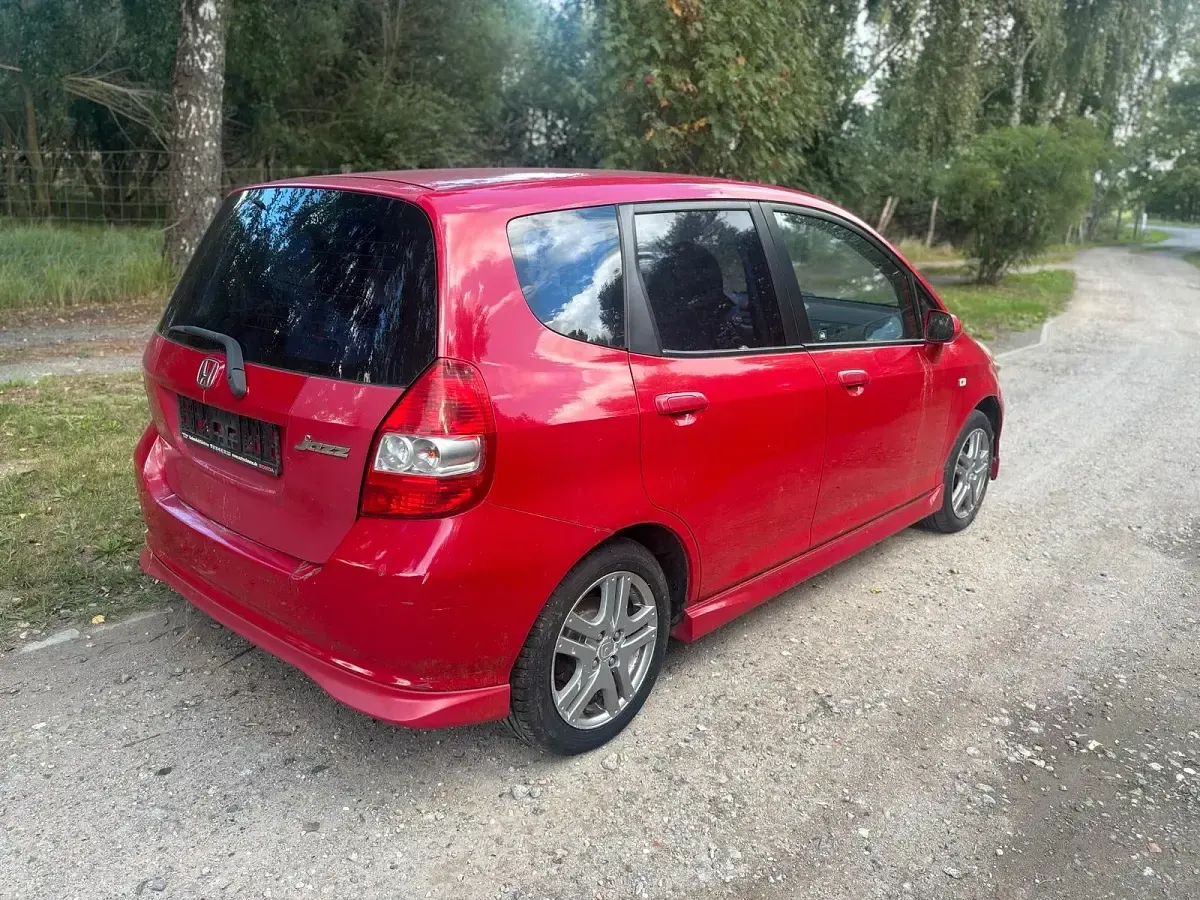 Käytetty Honda Jazz 82 HP (60 kW) 2004 Punainen Viistoperä