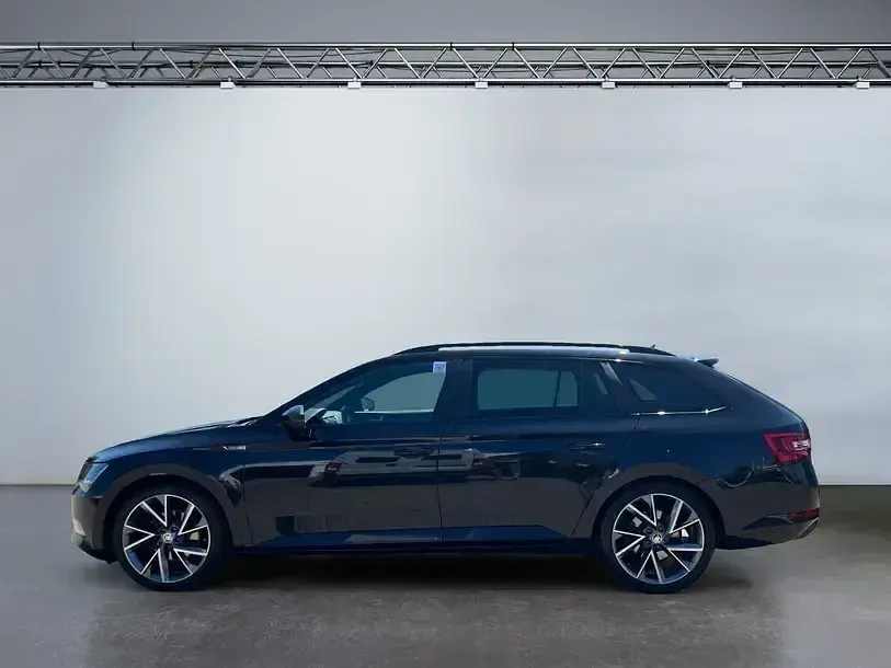 Gebraucht Skoda Superb SportLine 180 PS (132 kW) 2017 Schwarzmagic perleffekt Kombi