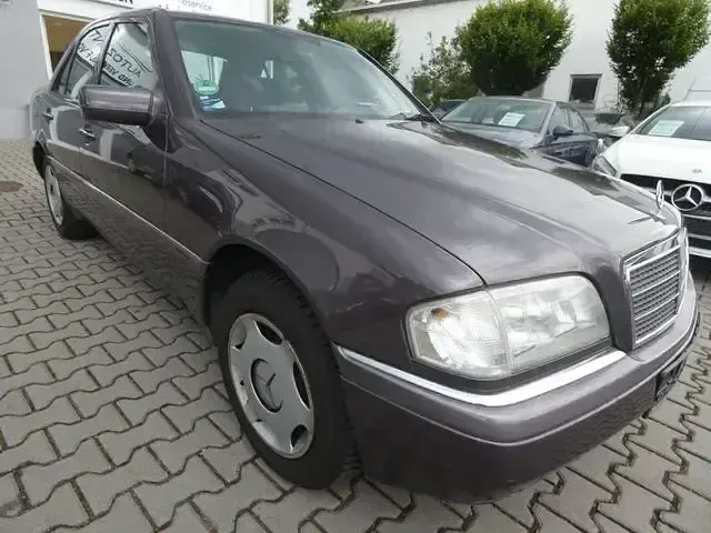 Używany Mercedes C180 122 KM (89 kW) 1995 Sedan/Limuzyna