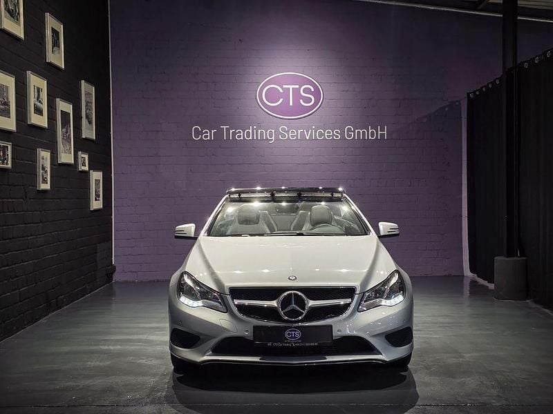 Iridiumsilber metalliclack Gebraucht 2015 Mercedes E200 Cabrio | 20.300 € (Fairer Preis) - Bild 1/4