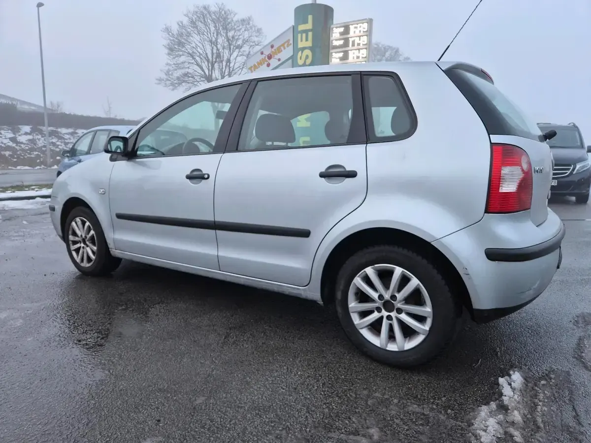 Gebraucht VW Polo 64 PS (47 kW) 2003 Silber Kleinwagen