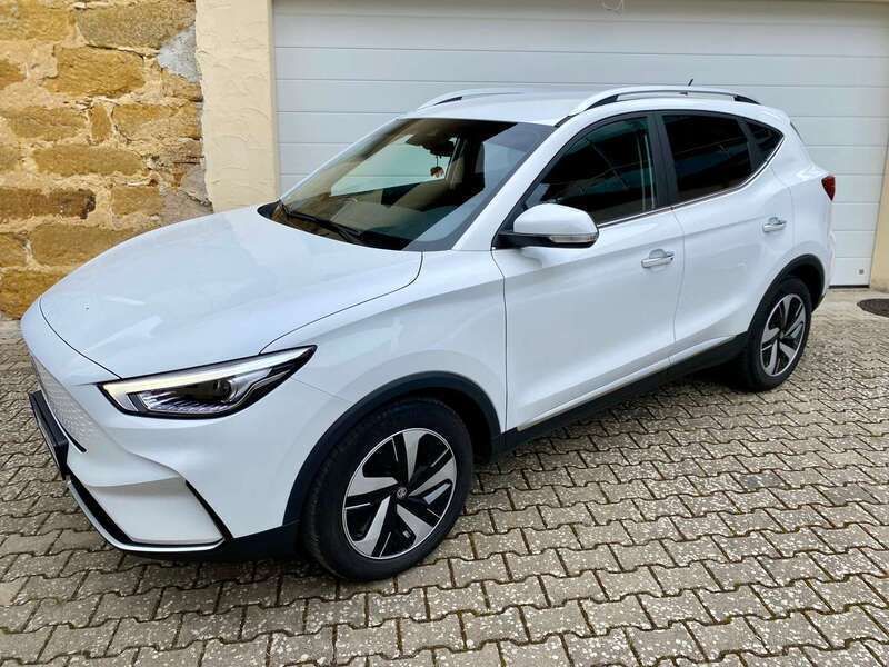 Dover white Gebraucht 2022 MG ZS Comfort Limousine | 21.800 € - Bild 1/4