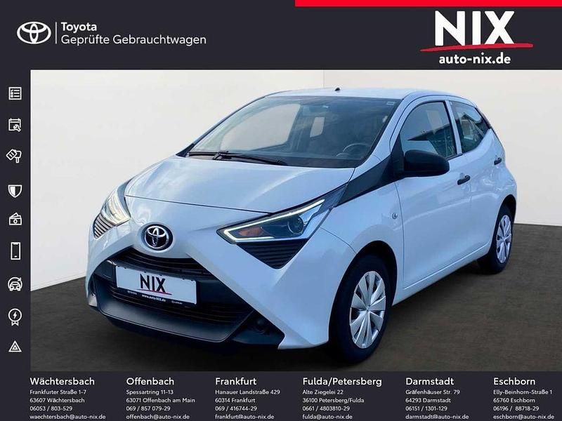 Weiß Gebraucht 2021 Toyota Aygo Business Edition Kleinwagen | 11.870 € (Etwas zu teuer) - Bild 1/4