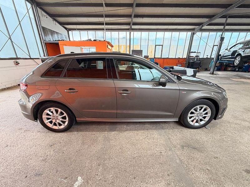 Second-hand Audi A3 S-Line 150 CP (110 kW) 2015 Gri Berlinǎ