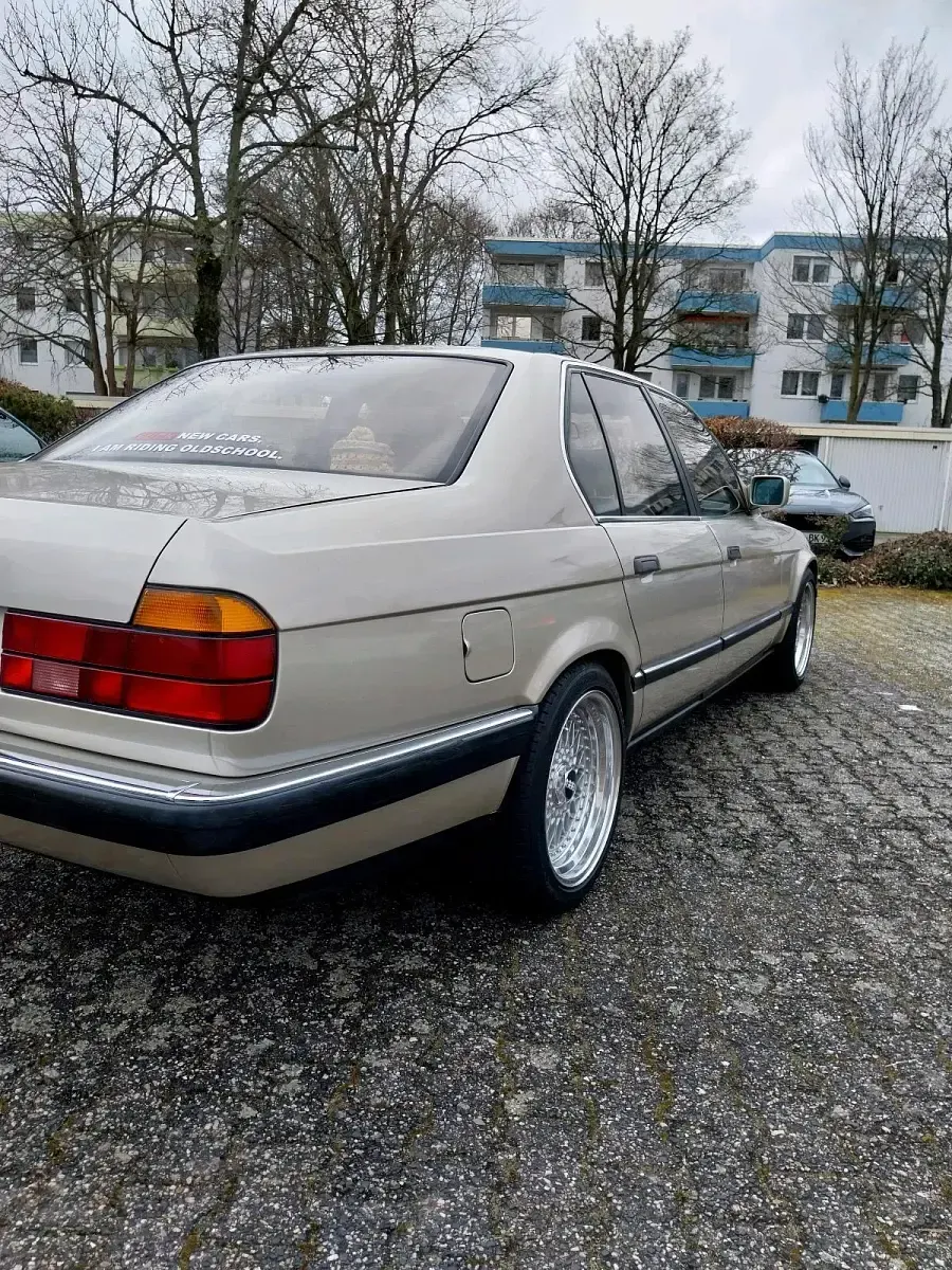 Gebraucht BMW 735 211 PS (155 kW) 1987 Gold Limousine