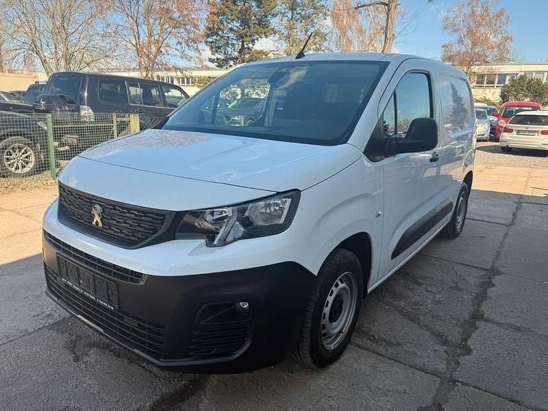 Gebraucht Peugeot Partner 102 PS (75 kW) 2021 Weiß Van / Kleinbus