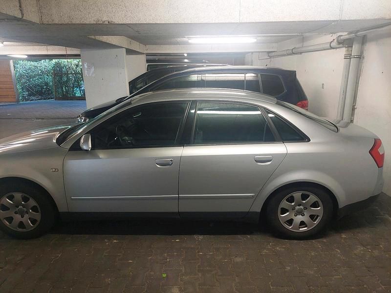 Silber Gebraucht 2003 Audi A4 Limousine | 500 € - Bild 1/4