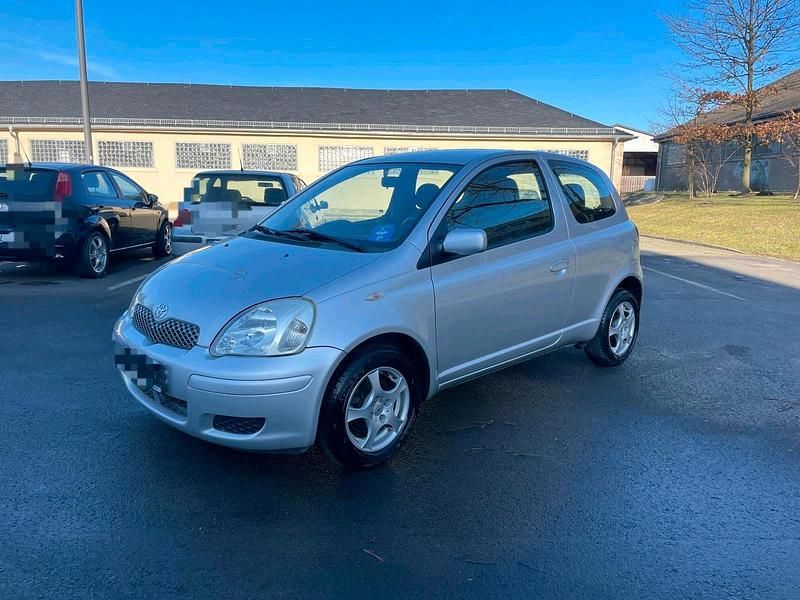 Gebraucht Toyota Yaris 65 PS (47 kW) 2005 Silber Kleinwagen