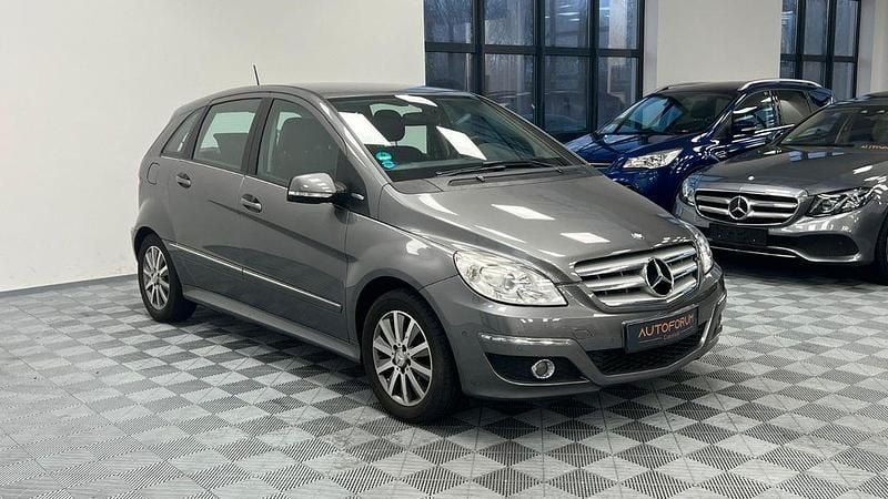 Grau Gebraucht 2011 Mercedes B160 Van / Kleinbus | 6.999 € - Bild 1/4