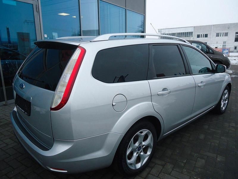 Gebraucht Ford Focus Viva 101 PS (74 kW) 2010 Silber Kombi
