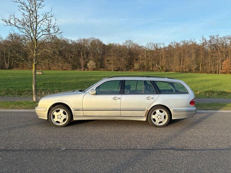 Gebraucht Mercedes E320 Elegance 224 PS (164 kW) 1999 Silber Kombi