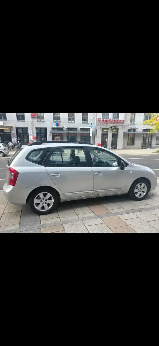 Gebraucht Kia Carens 132 PS (97 kW) 2010 Van / Kleinbus