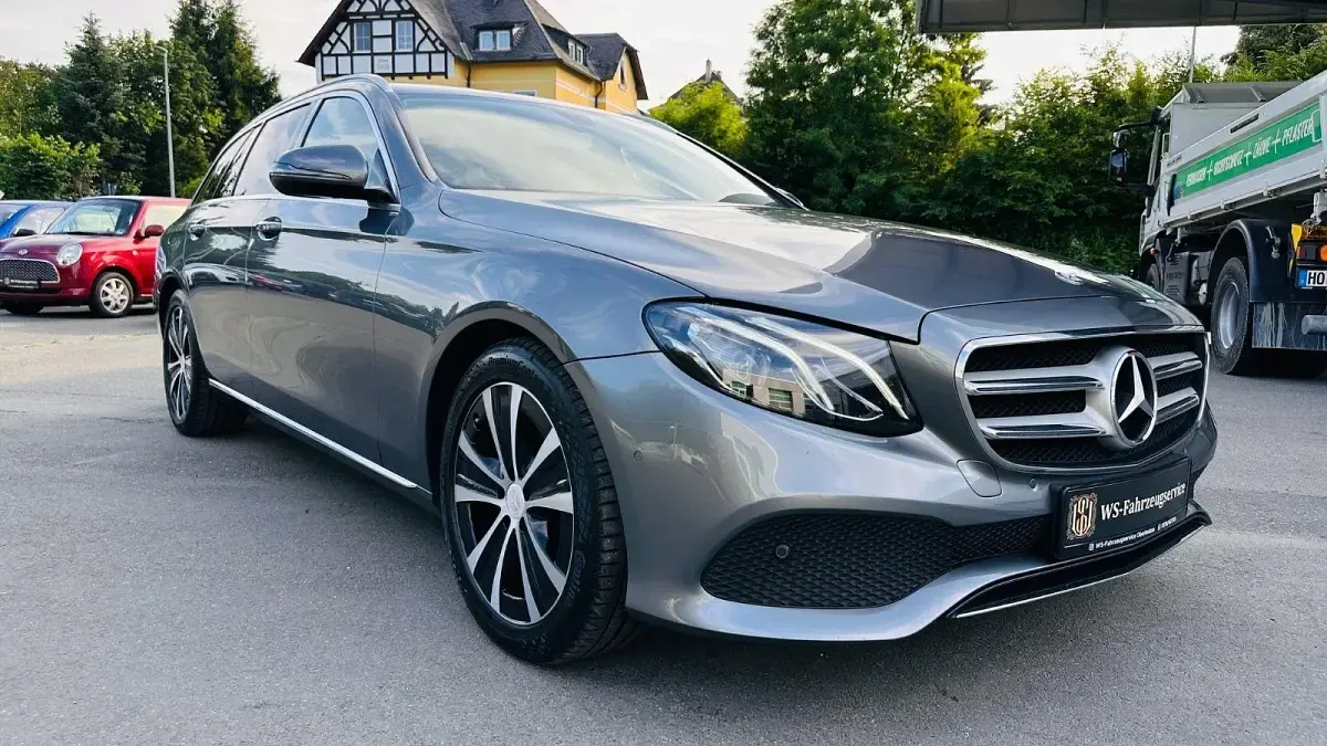 Gebraucht Mercedes E220 Avantgarde 194 PS (142 kW) 2017 Grau Kombi