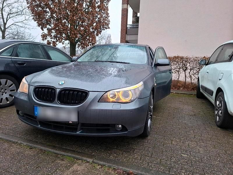 Grau Gebraucht 2004 BMW 525 Basis Limousine | 3.999 € (Superpreis) - Bild 1/4