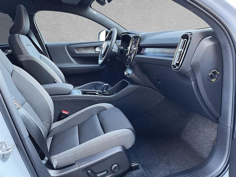 Neu Volvo C40 Ultimate 185 kW (252 PS) 2025 Cloud blue SUV