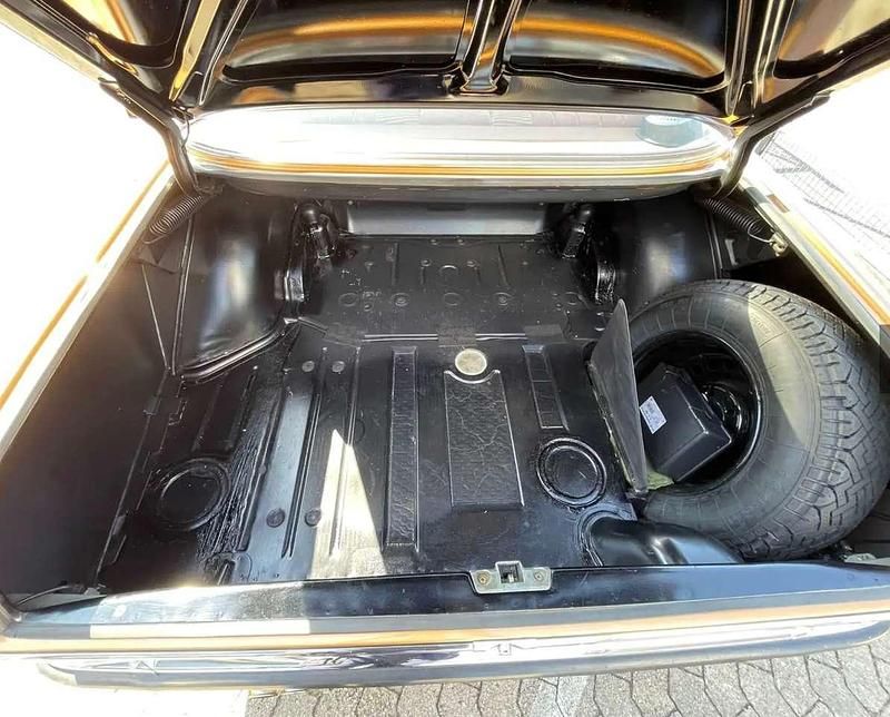 Gebraucht Mercedes W114 185 PS (136 kW) 1972 Gold Coupé