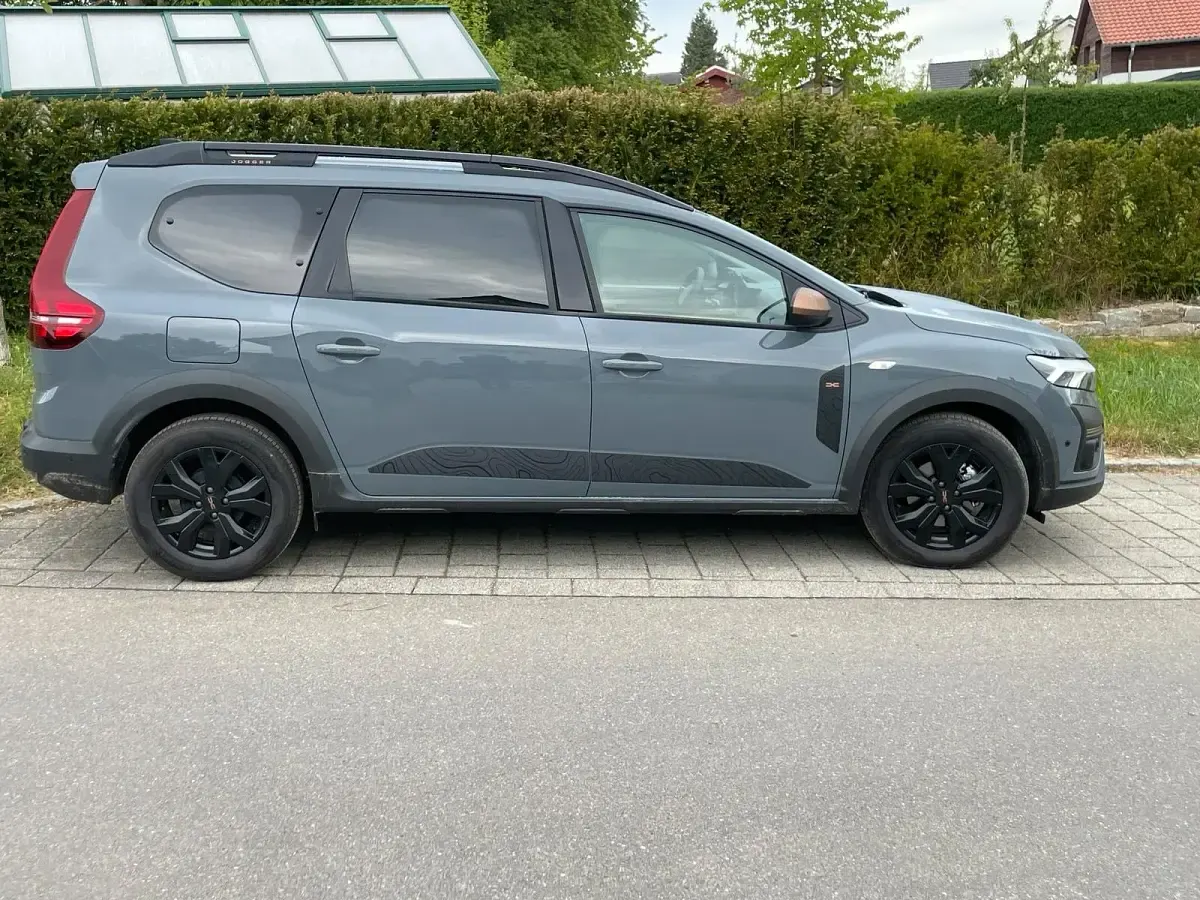 Gebraucht Dacia Jogger Extreme 101 PS (74 kW) 2025 Grau Van / Kleinbus