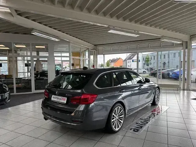 Gebraucht BMW 330 Luxury Line 252 PS (185 kW) 2018 Grau Limousine