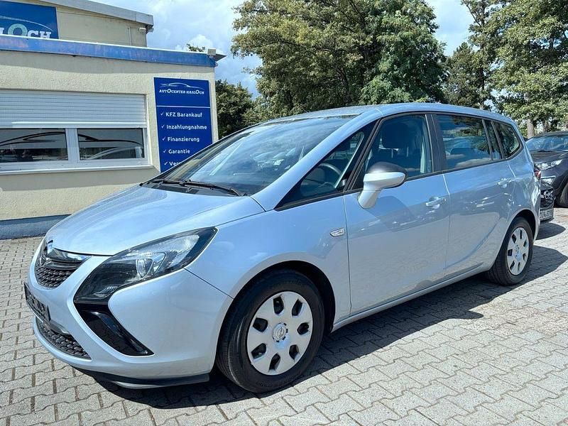 Silber Gebraucht 2016 Opel Zafira Tourer Selection Van / Kleinbus | 8.900 € (Teuer) - Bild 1/4