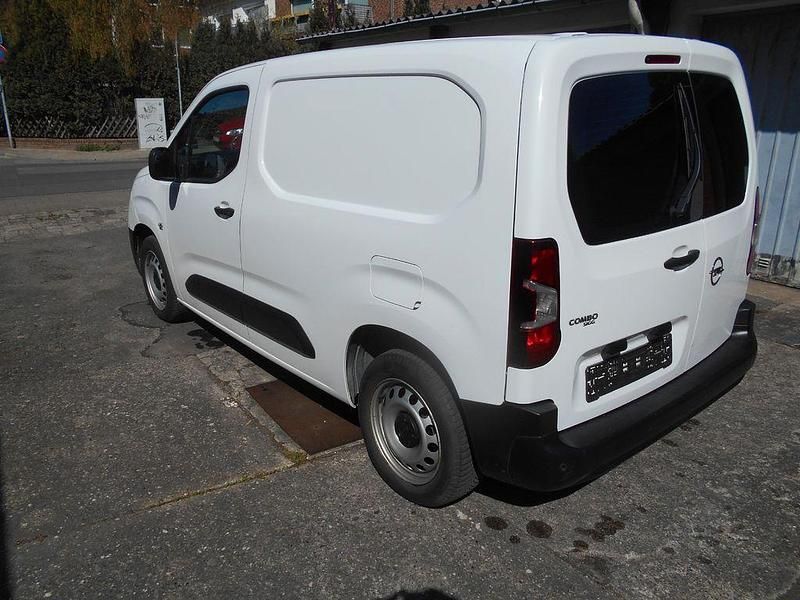 Gebraucht Opel Combo Edition 102 PS (75 kW) 2022 Weiß Van / Kleinbus