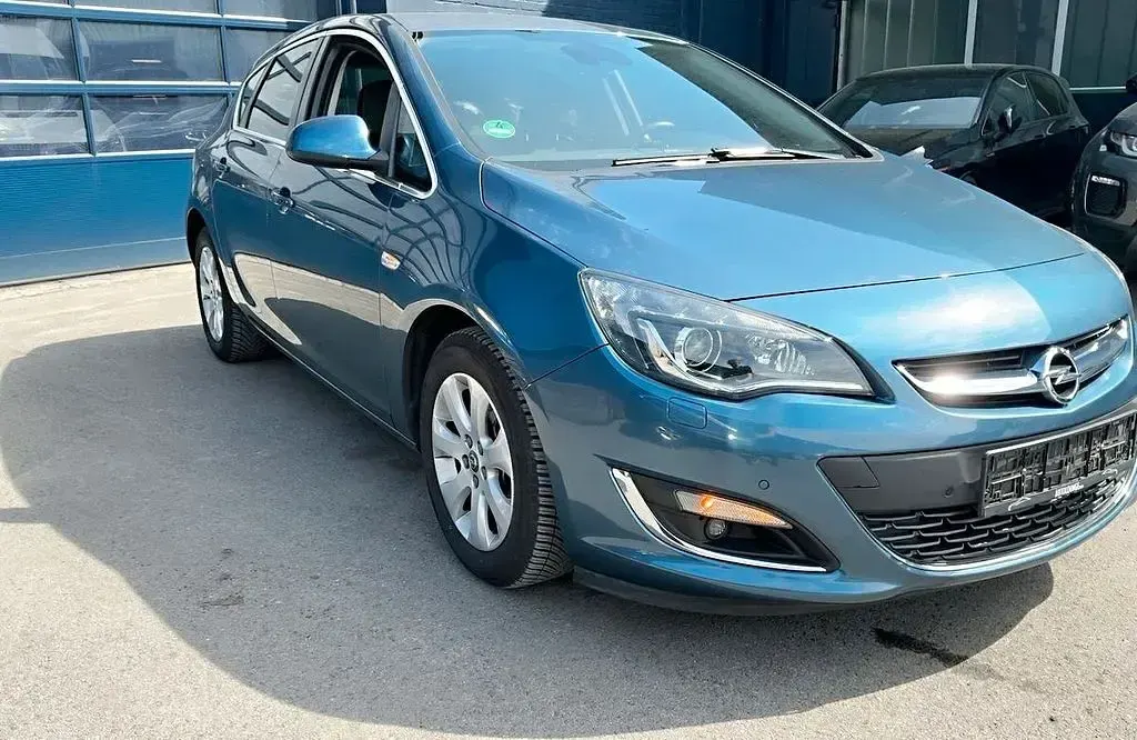 Second-hand Opel Astra Exklusiv 140 CP (102 kW) 2015 Albastru Berlinǎ