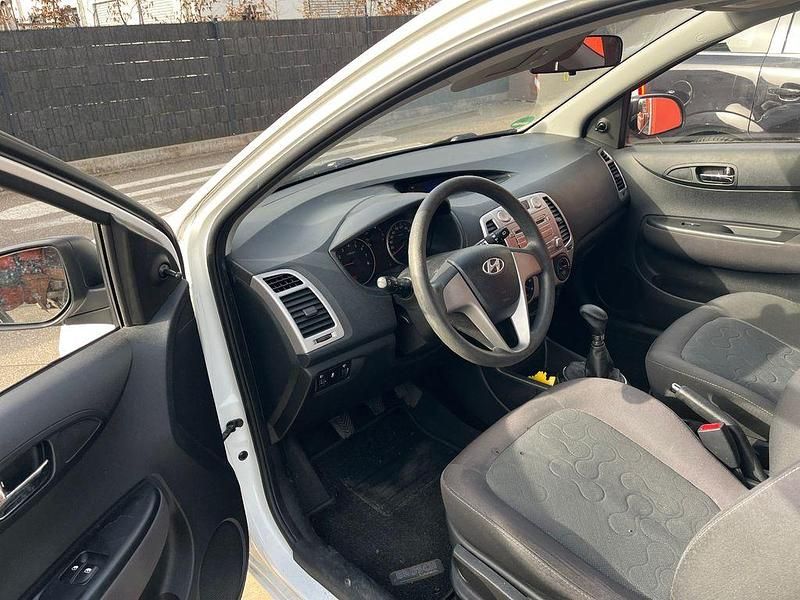 Gebraucht Hyundai i20 Edition 77 PS (56 kW) 2011 Weiß Kleinwagen