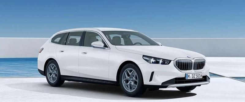 Ny BMW 540 Performance 303 HK (222 kW) 2025 Hvid Stationcar