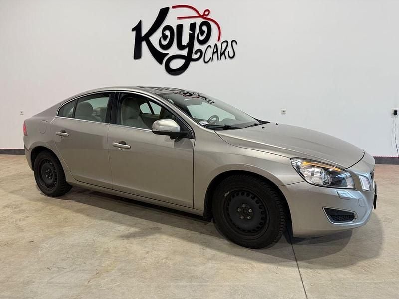 Beige Gebraucht 2012 Volvo S60 Limousine | 6.999 € (Guter Preis) - Bild 1/4