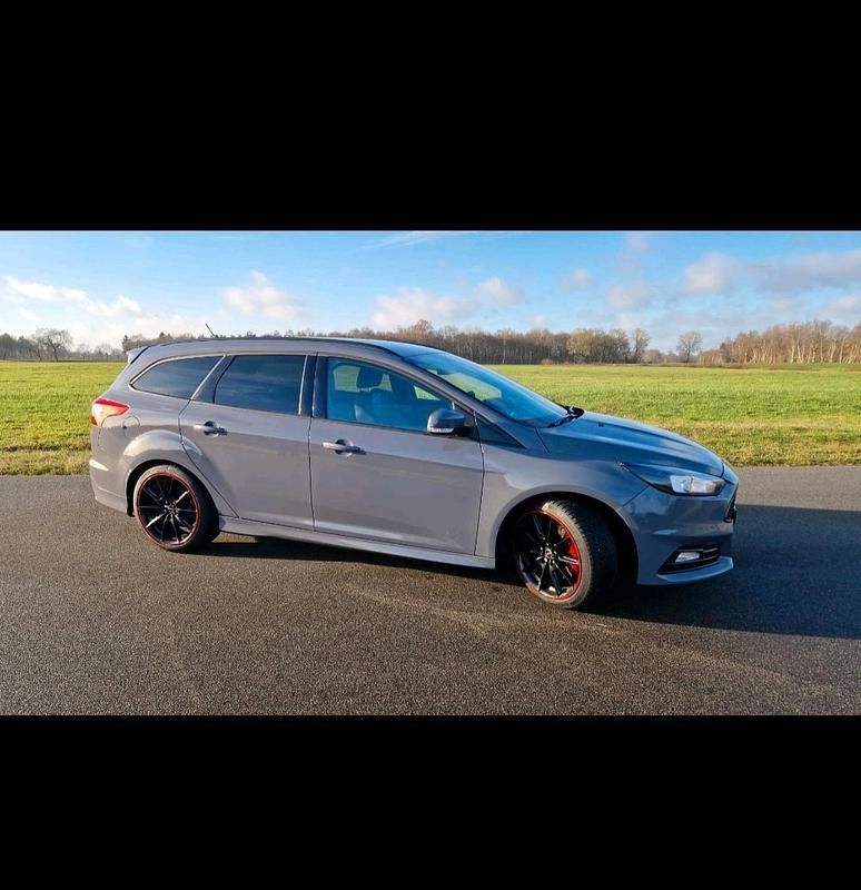 Gebraucht Ford Focus ST 185 PS (136 kW) 2017 Grau Kombi