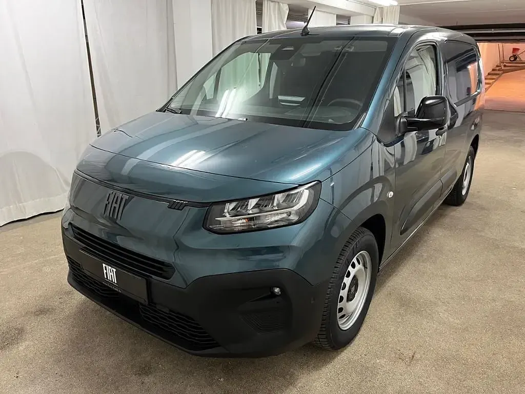 Neu Fiat Doblò 131 PS (96 kW) 2026 Blau Van / Kleinbus