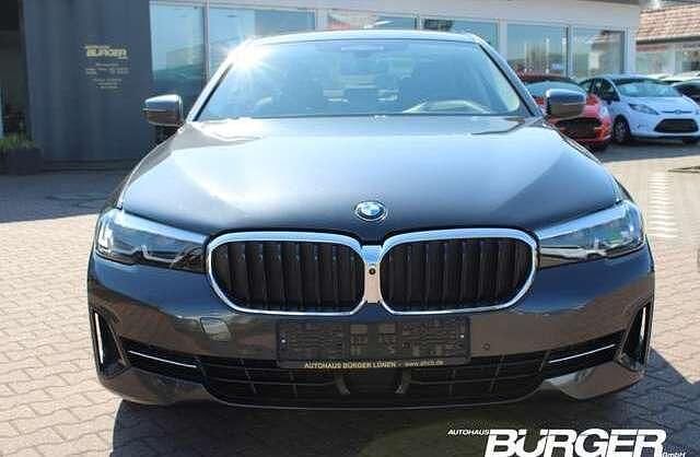 Grau metallic Gebraucht 2021 BMW 520 Performance | 34.140 € (Fairer Preis) - Bild 1/4