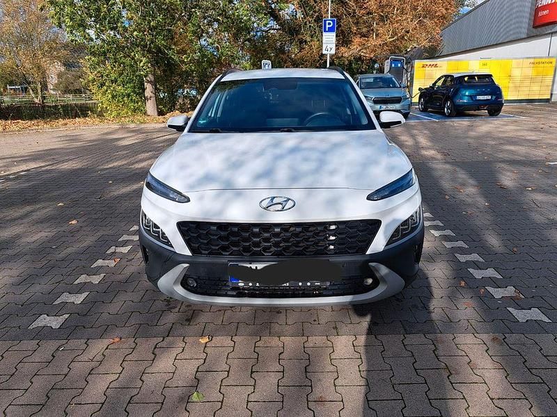Gebraucht Hyundai Kona Intro Edition 120 PS (88 kW) 2021 Weiß SUV
