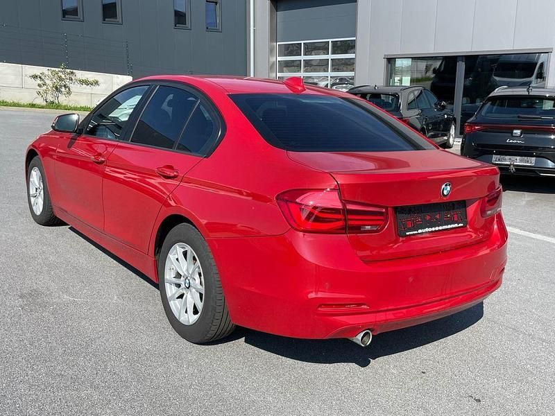 Gebraucht BMW 318 Advantage 136 PS (100 kW) 2018 Rot Limousine
