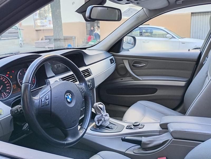 Gebraucht BMW 320 184 PS (135 kW) 2012 Blau Kombi